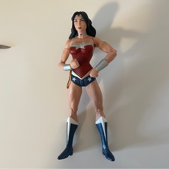 DC Collectibles WONDER WOMAN Justice League Essential Action Figure Super Hero - Picture 10 of 10